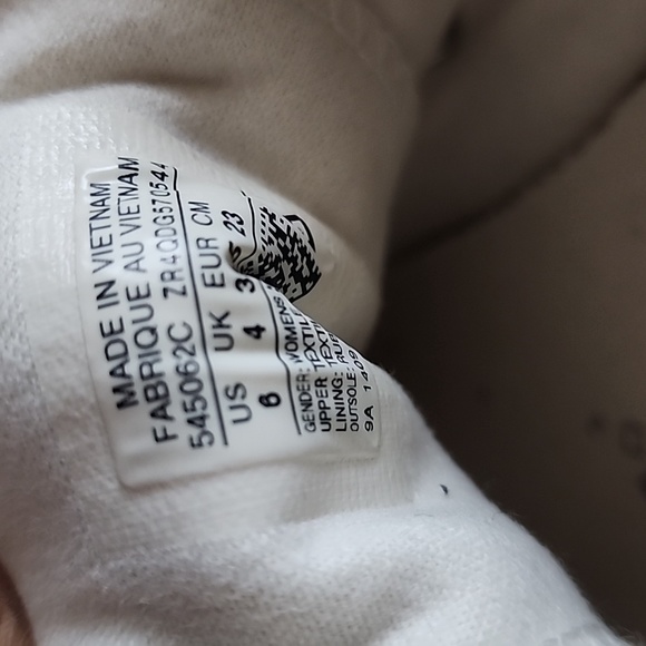 Converse sneakers. - Picture 6 of 6